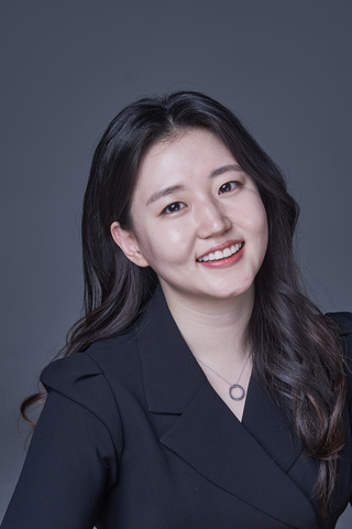 Sang Jung Kim Headshot