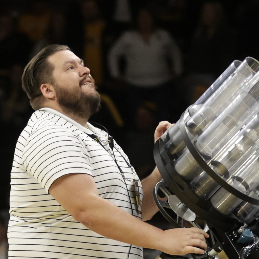 Jake Anderson using t-shirt cannon at basketball game