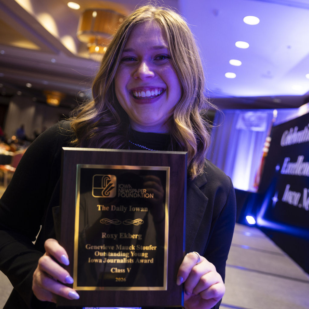 A photo of Roxy Ekberg holding the Mauck Stouffer award.